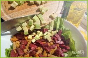 Салат с колбасой и сухариками - фото шаг 3