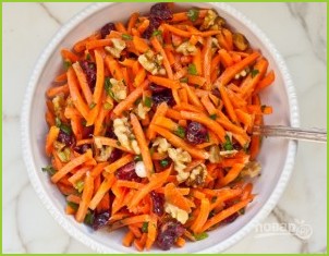Салат с морковью и орехами - фото шаг 4