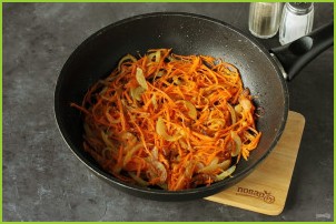 Салат с морковью и солеными огурцами - фото шаг 4