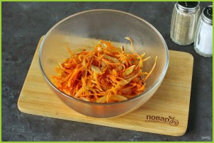 Салат с морковью и солеными огурцами - фото шаг 5