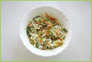 Салат с огурцами, капустой и морковью - фото шаг 9