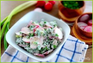 Салат с редисом и зеленым горошком - фото шаг 4