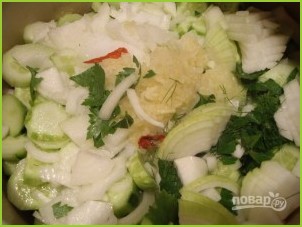 Салат из огурцов 