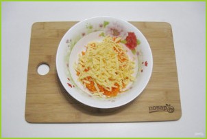 Салат с сыром и чесноком - фото шаг 3