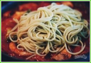 Спагетти с томатным соусом и овощами - фото шаг 4
