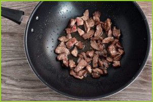 Теплый салат с говядиной и баклажанами - фото шаг 2
