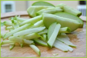 Салат с зелеными яблоками - фото шаг 2