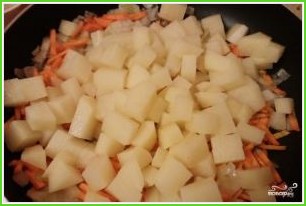 Тушеная картошка с капустой - фото шаг 3