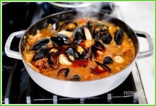 Жаркое с рыбой и морепродуктами в томатном соусе - фото шаг 3