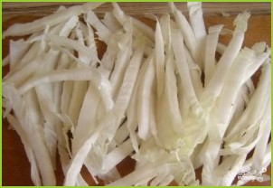 Салат с пекинской капустой и свежими грибами - фото шаг 3