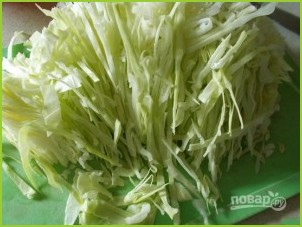 Салат витаминный с капустой и морковью - фото шаг 1